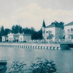 A kikötő épülete, valamint azv Astroria és a Palace panzió a Sió mentén, 1910 körül