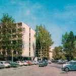 Az 1963-tól felépült szállodasor első három épülete az egykori Fürdőtelep folytatásában, az Aranyparton: Balaton, Lidó, Hungária. Mögülük még hiányzik az 1966-ban épült felhőkarcoló, az Európa.