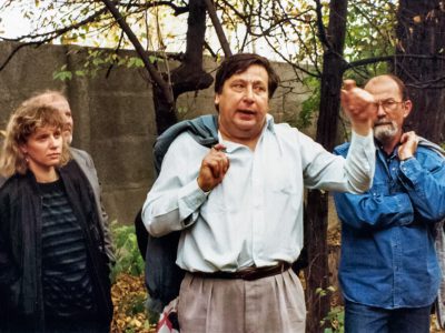 Murádin Jenő Nagybányán, a háttérben Majoros Valéria, Dobrik István (takarásban) és Sümegi György, 1993