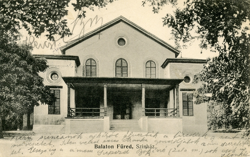 A balatonfüredi színház épülete, képes levelezőlap, 1920 Forrás: PIM–OSZMI