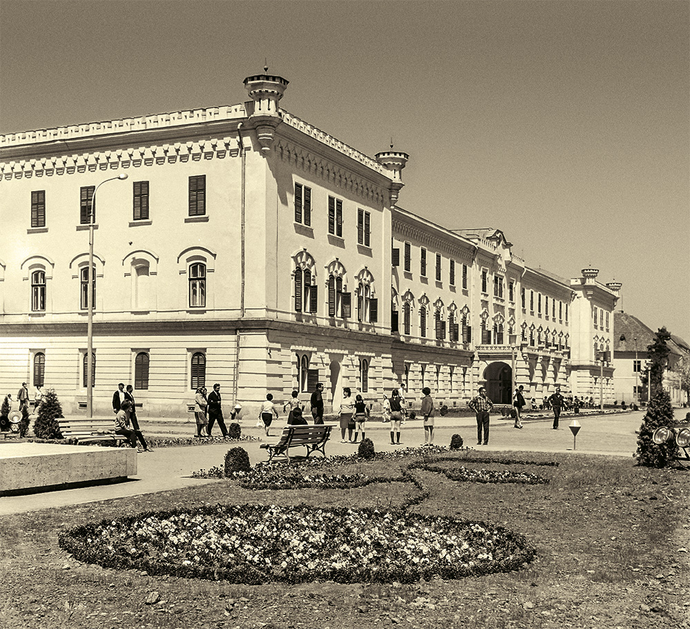Az egykori tiszti kaszinó épülete, később múzeum Gyulafehérváron