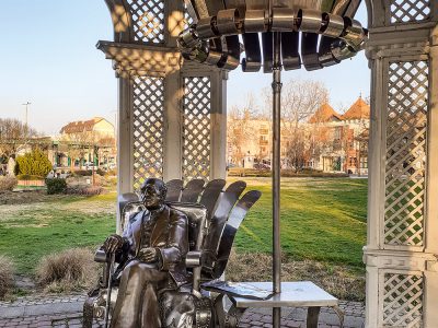 A két siófoki: Varga Imre szobra Kálmán Imréről a Millennium parkban
A szerző felvétele