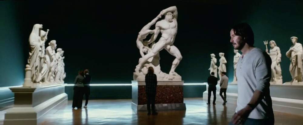 A John Wick című film jelenete Keanu Reevesszel a római Galleria Nazionale d’Arte Moderna kiállításában