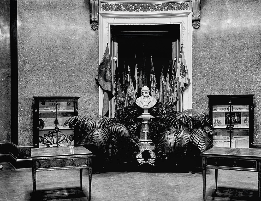 Enteriőr az 1924. évi Kossuth-kiállításról  Magyar Nemzeti Múzeum, Központi Adattár és Digitális Képarchívum