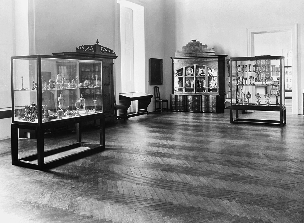 Az 1937-es új állandó kiállítás 18. századi termének enteriőrképe  Magyar Nemzeti Múzeum, Központi Adattár és Digitális Képarchívum
