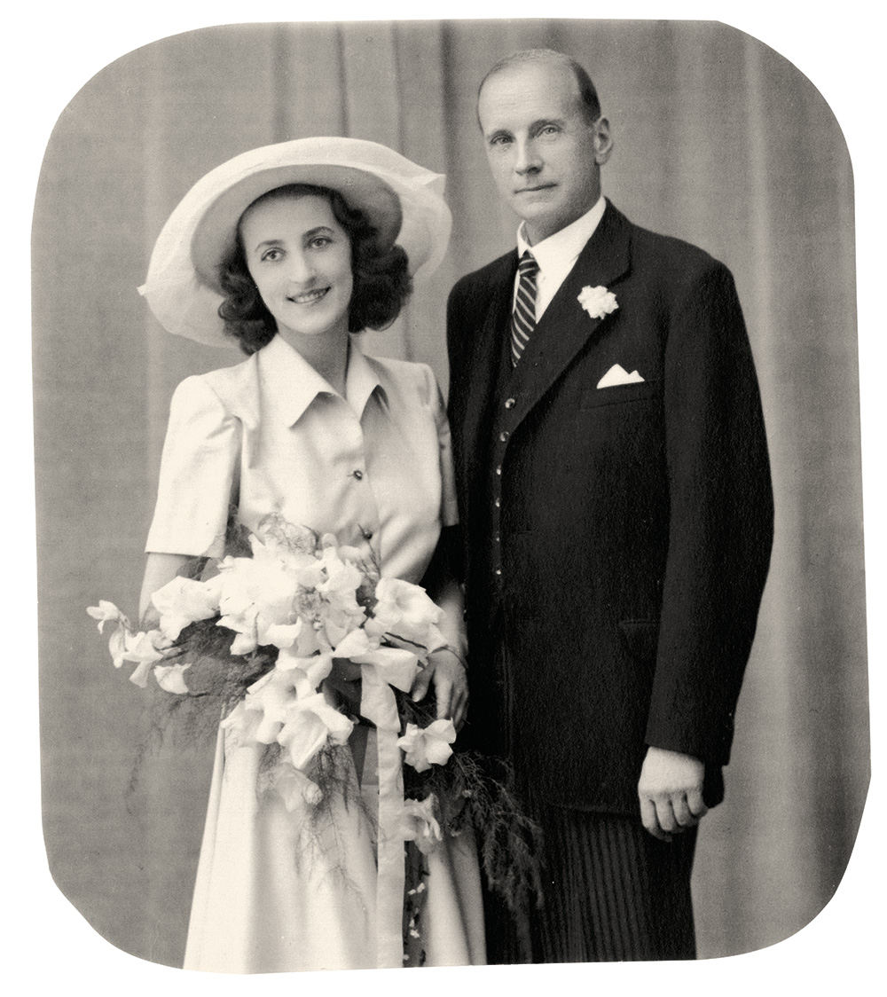 Esterházy Melinda hercegné és Esterházy (V.) Pál herceg hivatalos esküvői fotója (1946. augusztus 3.) Esterhazy Privatstiftung