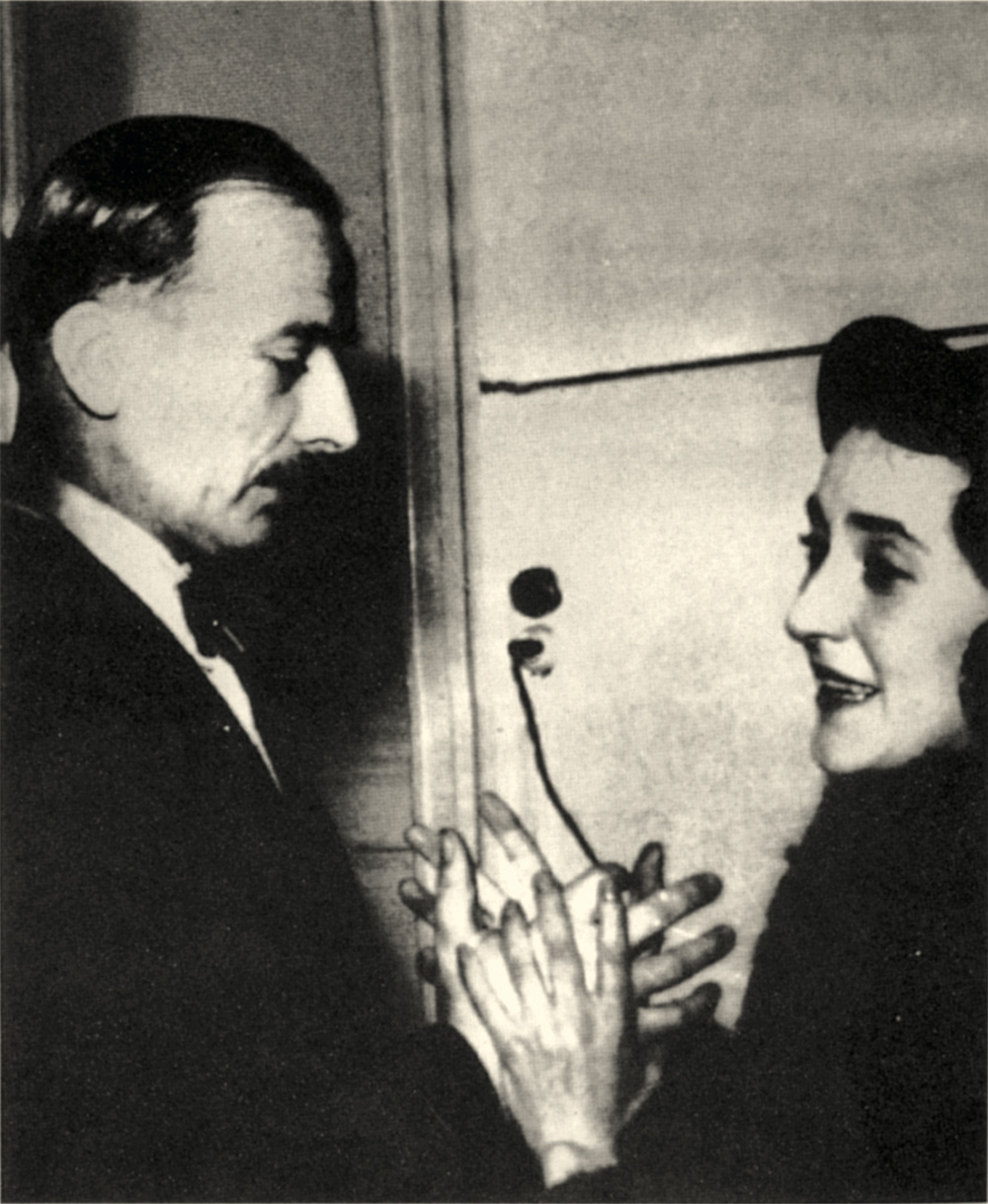 A fotó, amely bejárta a korabeli sajtót: a hercegné búcsúja Esterházy Páltól közvetlenül a herceg bebörtönzése előtt (1949. február. 8.) Esterhazy Privatstiftung