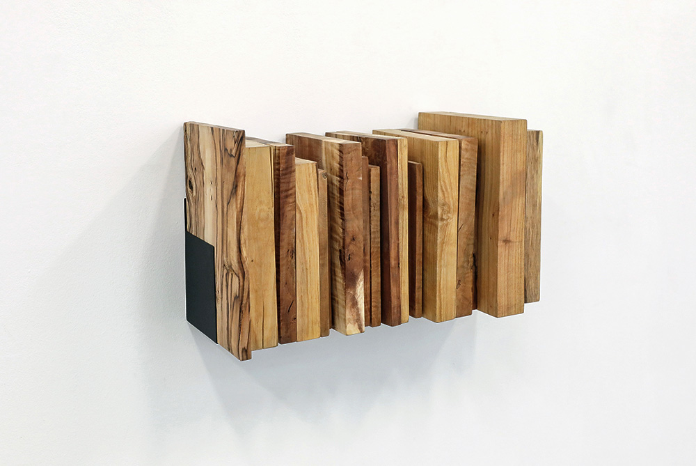 Cím nélkül (Könyvek) 2017, fa, acél, 45 cm×20 cm×15 cm