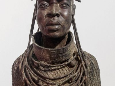Oguola Oba benini uralkodó bronzszobra Musée des Civilisations Noires de Dakar