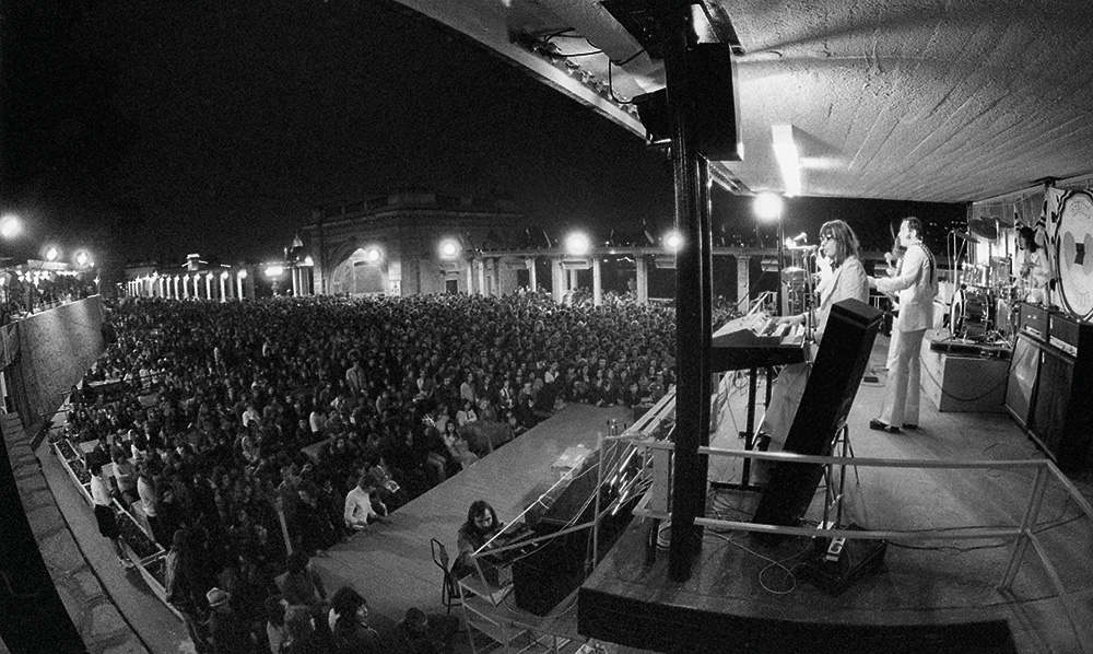 Várkert Bazár, Budai Ifjúsági Park, parkbúcsúztató koncert. A színpadon a Gemini együttes Fortepan / Urbán Tamás