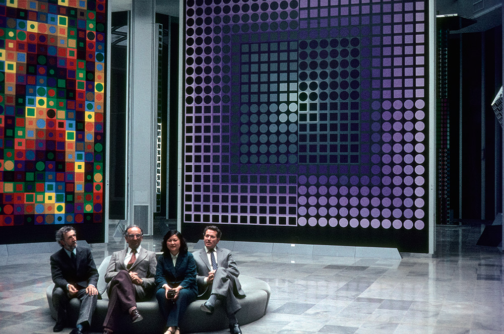 Franciaország, Aix-en-Provence, Vásárhelyi Győző (Victor Vasarely) magyar–francia festő alapítványi múzeuma,  balról a második Vásárhelyi Győző, 1977  Fortepan/Adományozó: Ormos Imre Alapítvány /Dr. Dalányi László felvétele
