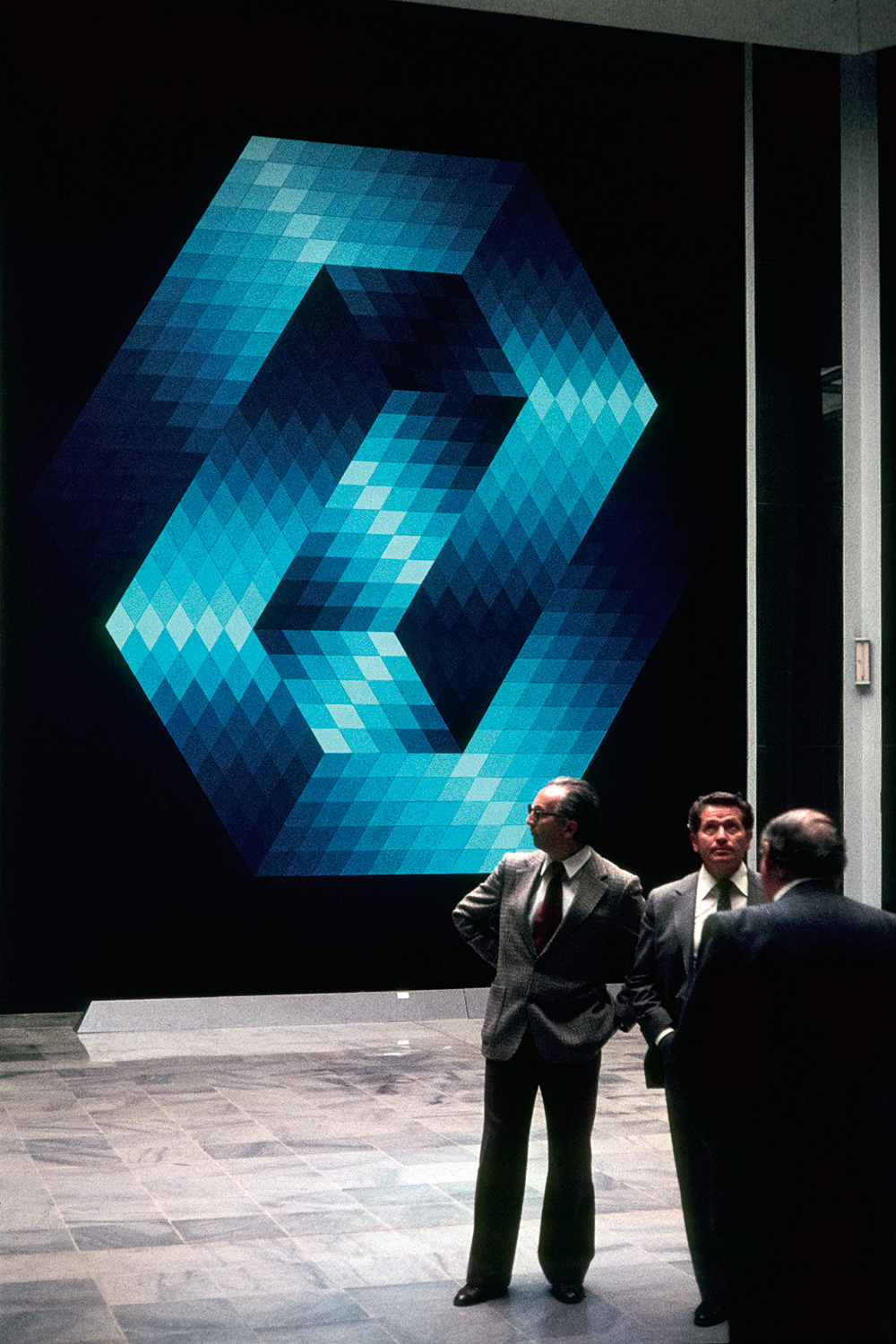 Franciaország, Aix-en-Provence Vásárhelyi Győző (Victor Vasarely) magyar-francia festő alapítványi múzeuma. Balra Vásárhelyi Győző, 1977 Fortepan/Adományozó: Ormos Imre Alapítvány /Dr. Dalányi László felvétele