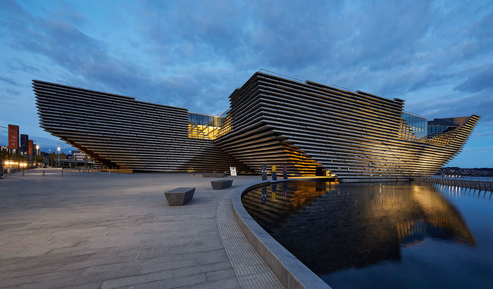 V & A Museum, Dundee, Skócia. Építész: Kengo Kuma Forrás: V & A © Hufton+Crow