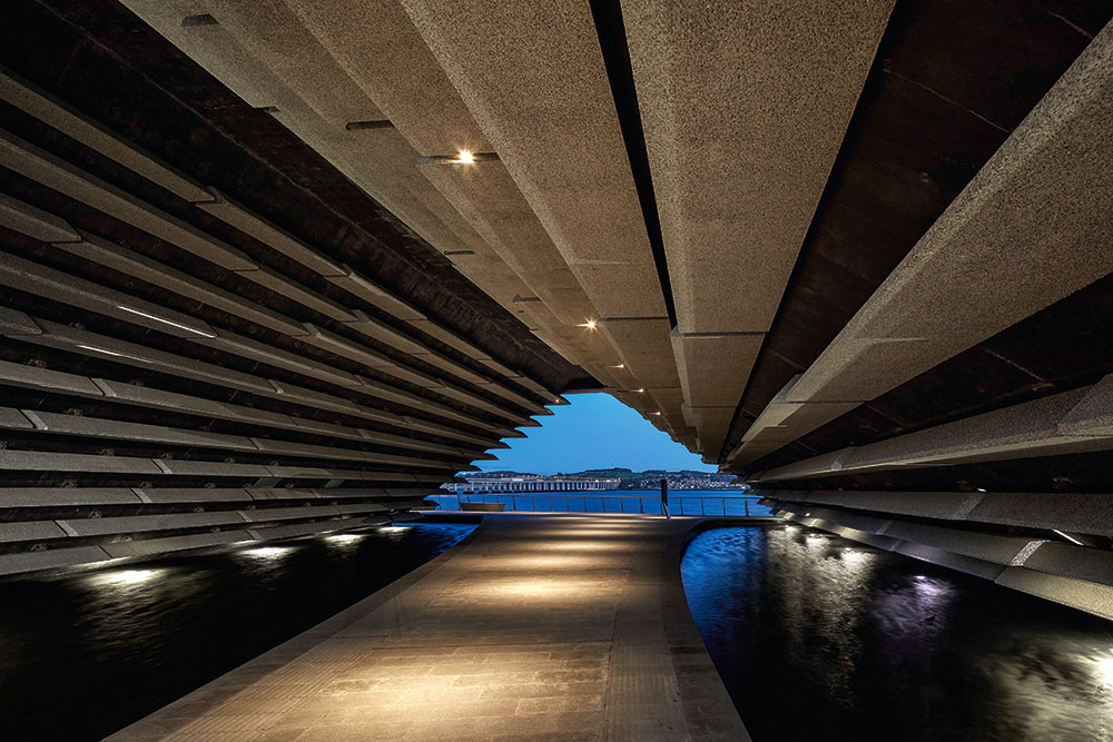 V & A Museum, Dundee, Skócia. Építész: Kengo Kuma Forrás: V & A © Hufton+Crow