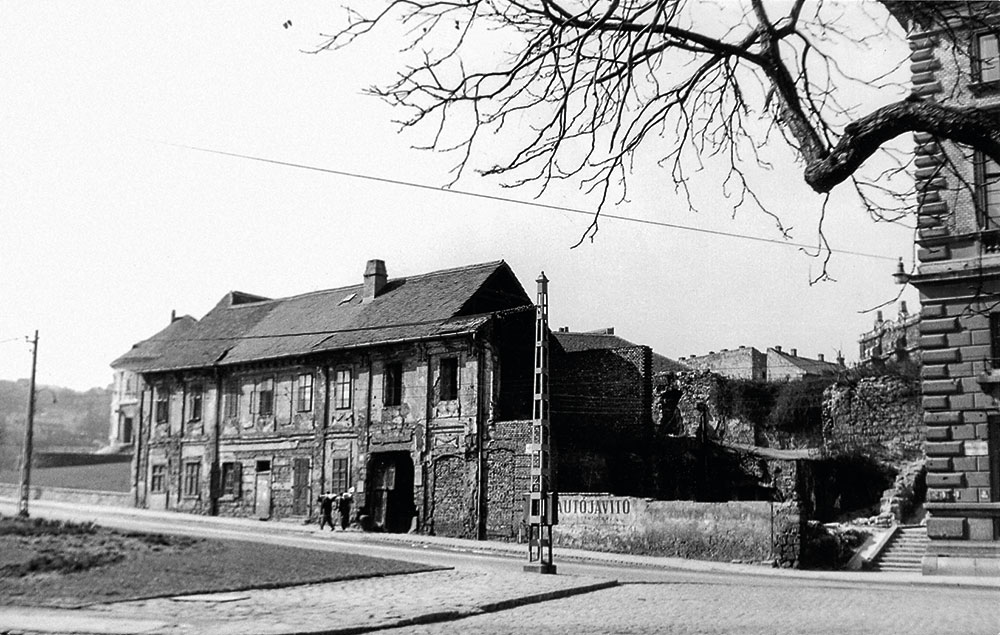 Semmelweis Ignác szülőháza romos állapotában, részben megsemmisülve, 1960 körül MNM SOM Adattár
