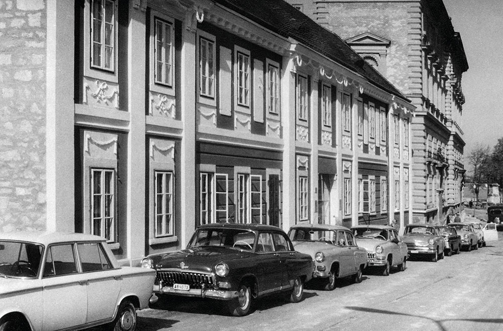Az elkészült múzeumépület, még a színes festéssel, 1965 után MNM SOM Adattár