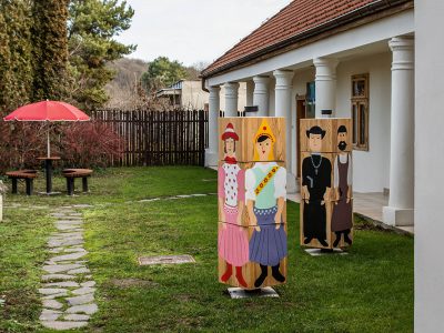 A szklabonyai Mikszáth Kálmán Emlékház udvara
