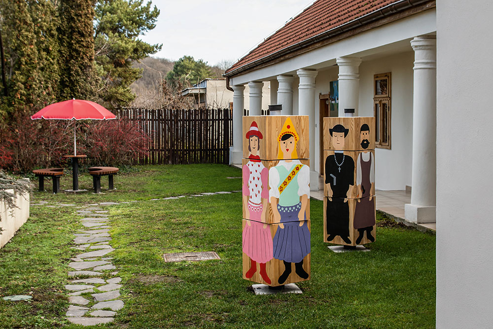 A szklabonyai Mikszáth Kálmán Emlékház udvara