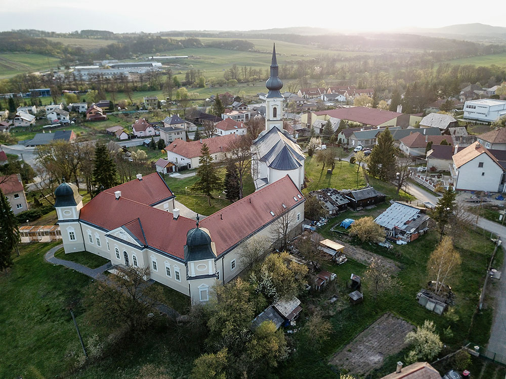 Alsósztregova – a Madách-kastély madártávlatból