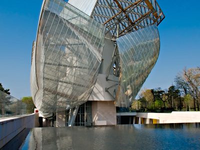 A Fondation Louis Vuitton múzeumának épülete Párizsban